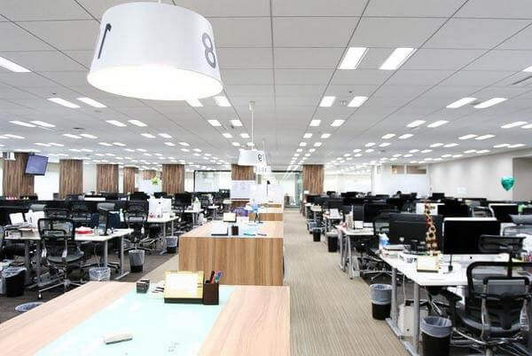 Di chuyển đồ đạc văn phòng để nhận may mắn